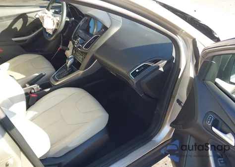 2017 Ford Focus Titanium z USA, uszkodzony, nr VIN 1FADP3N26HL316138